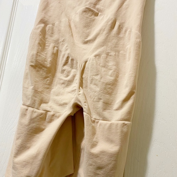 Spanx High Waisted Size 3XL Women’s Mid Thigh Short - Picture 2 of 8